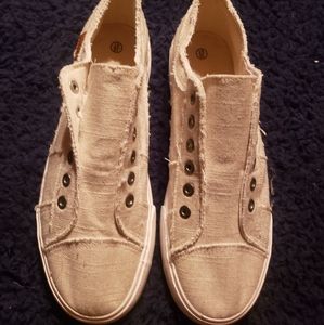 Slip on canvas casual sneaker